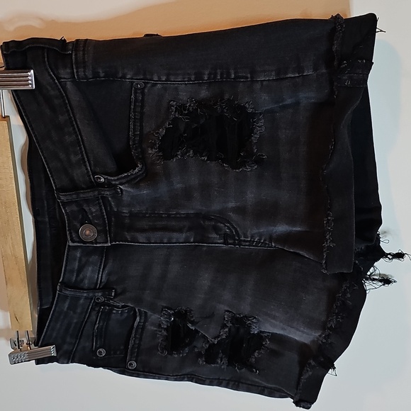 American Eagle Black Size 6 High Rise Distressed Style Jean Shorts - Picture 2 of 8